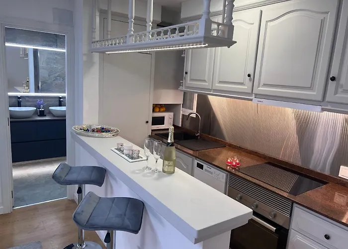 Stylish Getaway - Renovated 1Br Apartment With Pool & Tennis